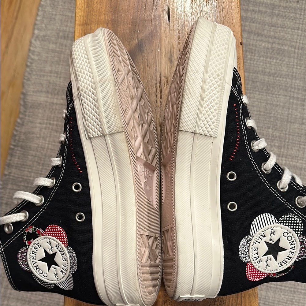 Converse Chuck Taylor All Star High-Tops with Flower Patch Pattern size 6.5. - Picture 14 of 15